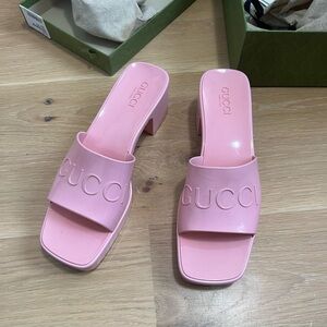 Gucci pink rubber sandals NWT